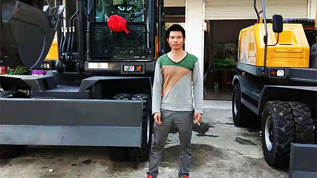 廣西崇左寶鼎BD105型號抓木機交付